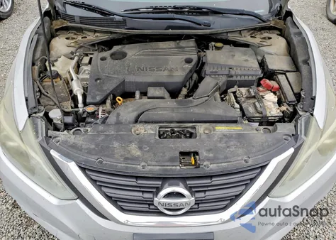 2017 Nissan Altima 2.5 z USA, uszkodzony, nr VIN 1N4AL3AP4HC197831